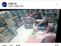Perampok Berparang Sekap Pegawai Minimarket dalam Toilet di Sleman