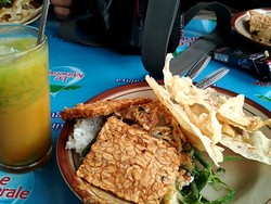 Unik! Ini Soto Pecel dari Blitar