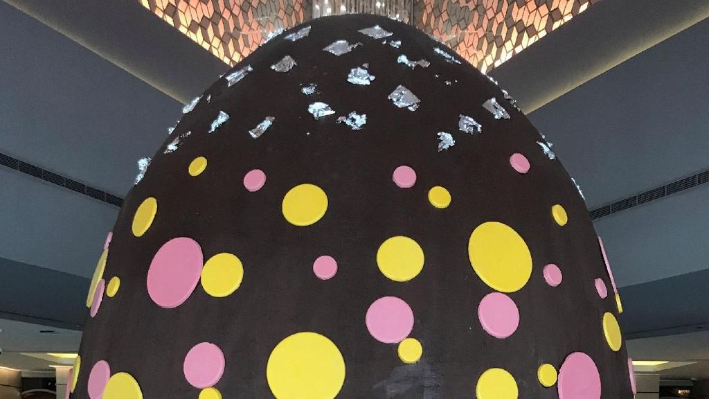 Wow! Ada Telur Paskah Seberat 80 Kg di Dubai Wow! Ada Telur Paskah Seberat 80 Kg di Dubai