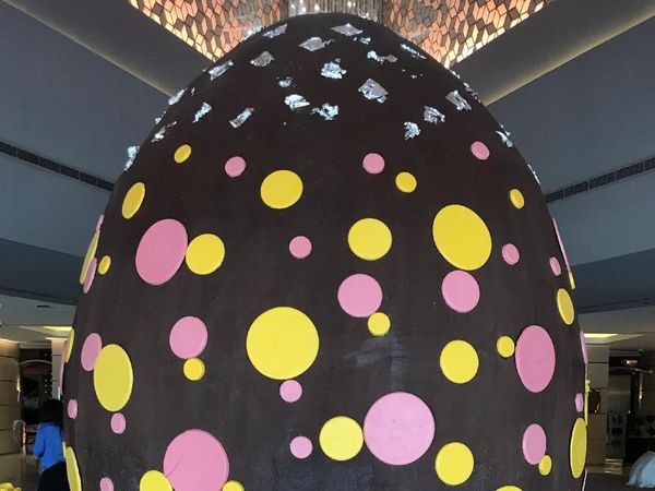 Wow! Ada Telur Paskah Seberat 80 Kg di Dubai