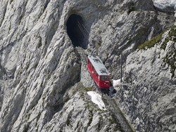 Jalur Kereta Paling Miring Sedunia, Berani Coba?