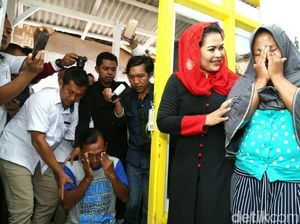 Dengan Bedah Rumah, Puti Semangati Korban Banjir Banyuwangi