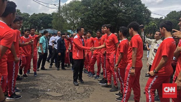 Menpora RI Imam Nahrawi saat mengunjungi sekolah atet Ragunan. (