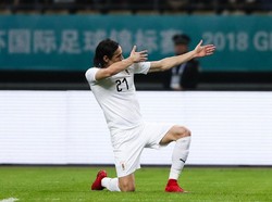 Suarez Sudah, Cavani Masih Memburu Gol