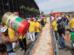 5 Rekor Dunia Pizza Terpecahkan, Pizza dengan Keju Terbanyak hingga Terpanjang!