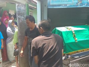 Ibu Guru di Karawang Tewas Dijambret Saat Berangkat Mengajar Ibu Guru di Karawang Tewas Dijambret Saat Berangkat Mengajar