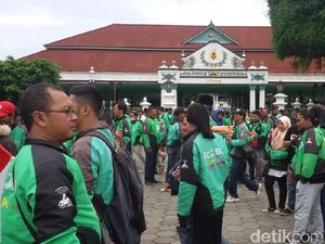 Protes Penurunan Tarif, Driver Go-Jek Mengadu ke Keraton Yogya
