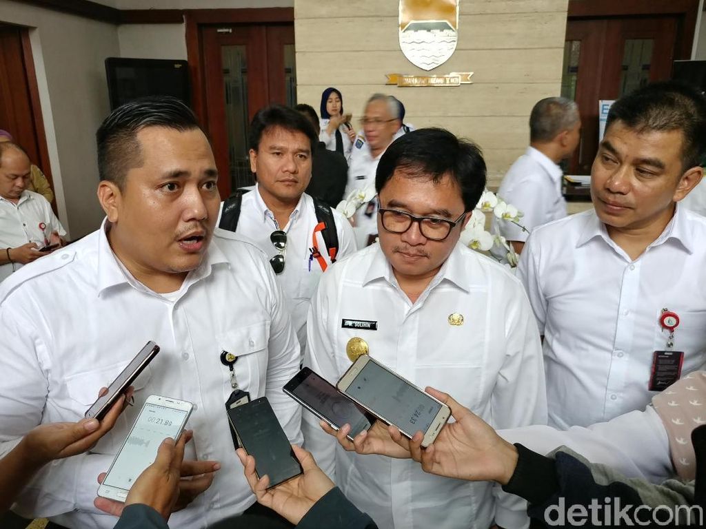 Hibah Rp 45 M untuk 15 Ribu Sambungan Air Bersih di Bandung Hibah Rp 45 M untuk 15 Ribu Sambungan Air Bersih di Bandung