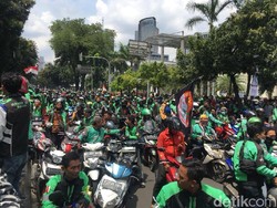 Massa Ojek Online dan Perhutani Demo di Monas Siang Ini
