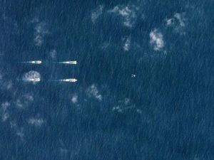 Citra Satelit Ungkap Latihan Militer China di Laut China Selatan Citra Satelit Ungkap Latihan Militer China di Laut China Selatan