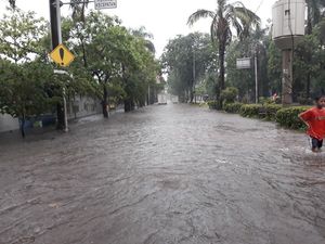 Hujan Deras, Tanjung Priok Tergenang 20-50 Cm Hujan Deras, Tanjung Priok Tergenang 20-50 Cm