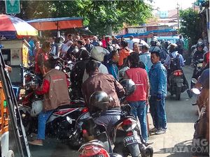 Waduh, Pengemudi Ojek Pangkalan Ribut Rebutan Penumpang