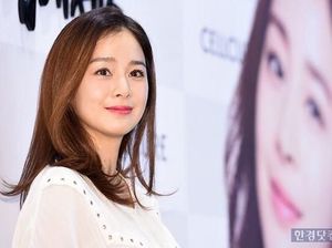 Kim Tae Hee Kembali ke Dunia Akting Setelah 5 Tahun Vakum Kim Tae Hee Kembali ke Dunia Akting Setelah 5 Tahun Vakum