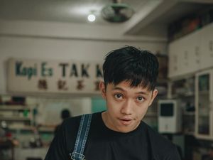 Cara Makan 10 Aktor Tampan di Tanah Air Ini Dijamin Bikin Meleleh!