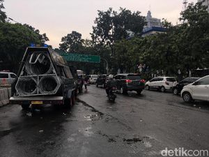 Demo Ojol Selesai, Lalin di Medan Merdeka Barat Kembali Dibuka
