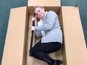 Penampakan Kardus Super Besar Padahal Isinya Kecil Penampakan Kardus Super Besar Padahal Isinya Kecil