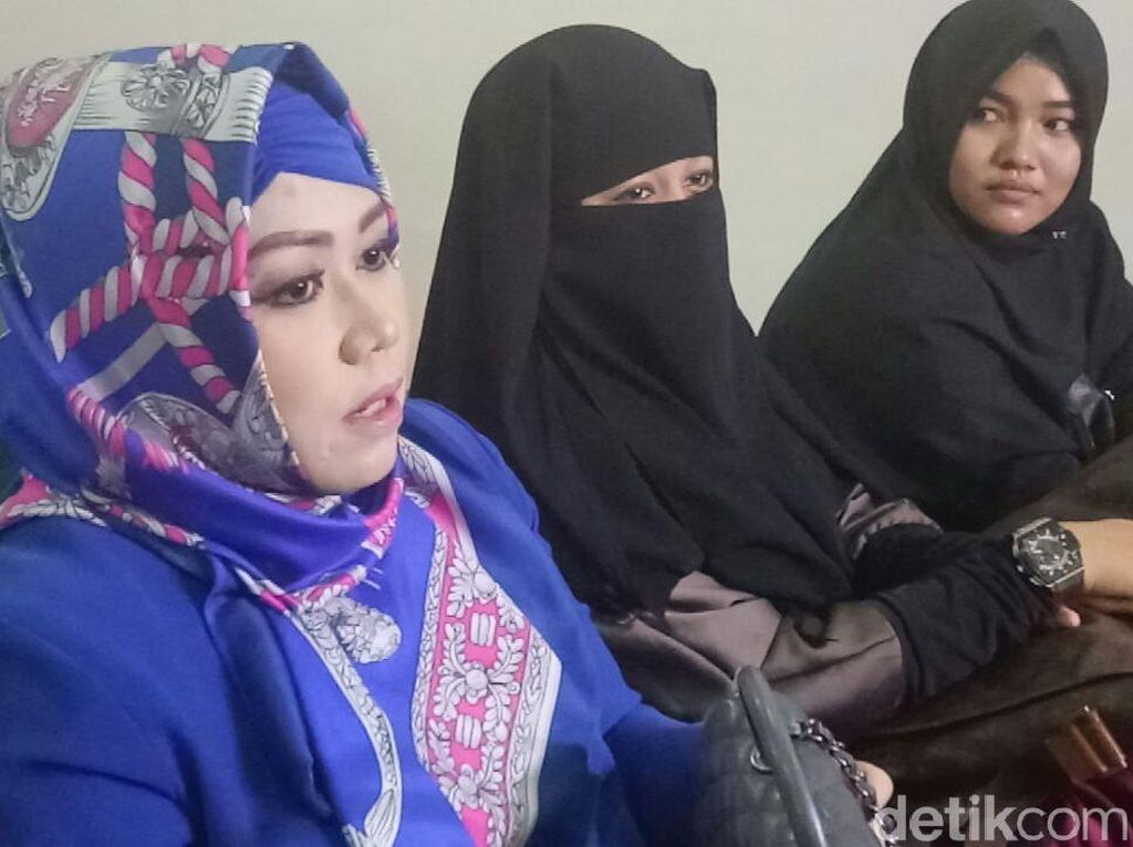 Kecewa Opick Tiga Kali Absen Sidang, Dian Anggap Buang Waktu Kecewa Opick Tiga Kali Absen Sidang, Dian Anggap Buang Waktu