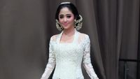 Ayu Tenan, Dewi Persik Tampil dengan Makeup Flawless di Resepsi Nikah