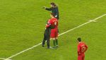 Peluk-Cium Fans Nekat untuk Cristiano Ronaldo