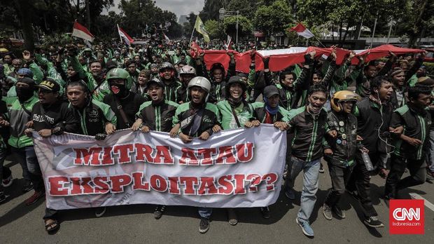 Beban Berat dan Merugikan di Balik Jaket Ojek Online