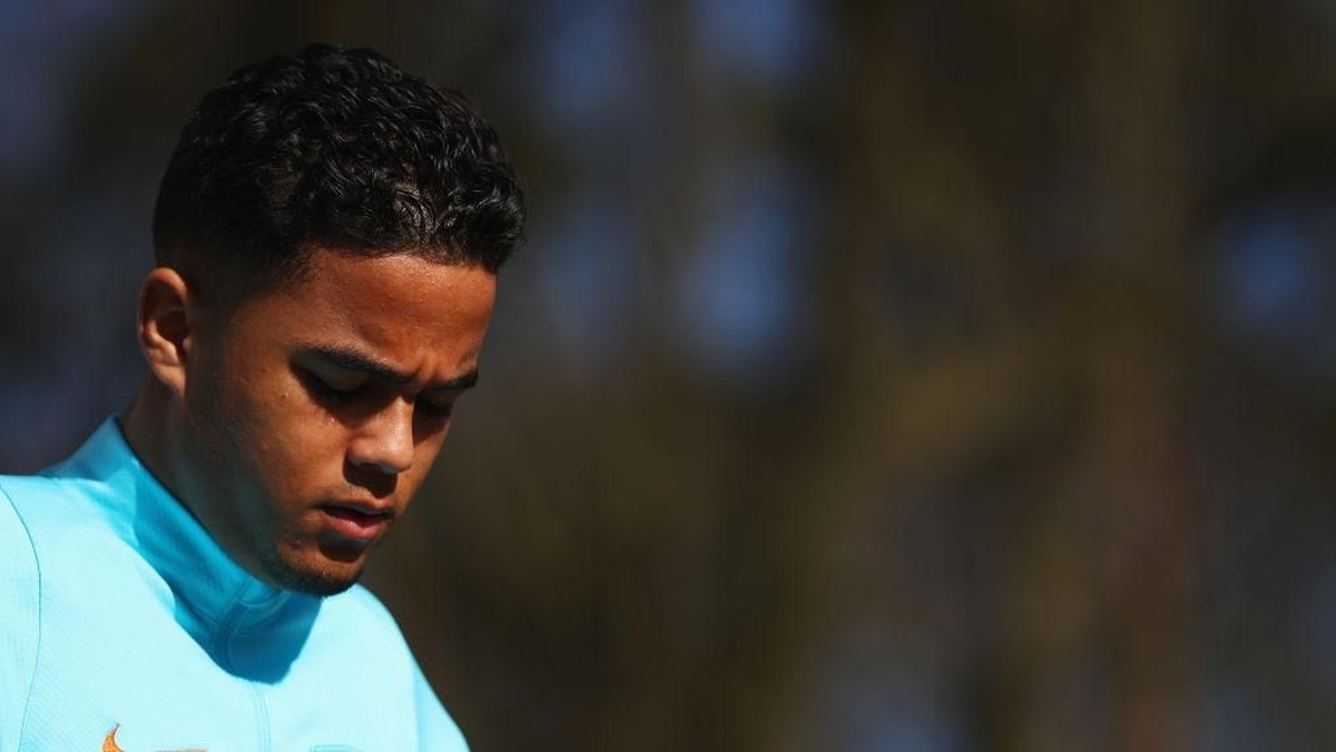 Justin Kluivert melanjutkan jejak sang ayah, Patrick, di timnas Belanda (Foto: Dean Mouhtaropoulos/Getty Images)