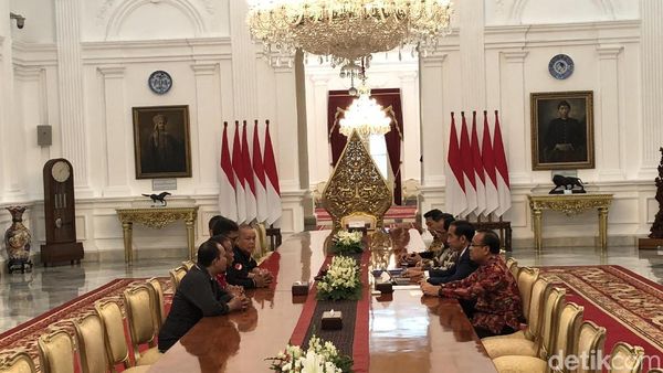 Foto: Driver Ojol Masuk Istana dan Curhat ke Jokowi