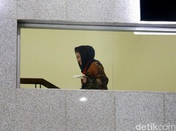 Deisti Sempat Bertemu Novanto Saat Diperiksa KPK