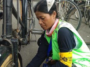 Dwi Puspasari, Srikandi Tangguh yang Gowes Ontel Jakarta-Bali Dwi Puspasari, Srikandi Tangguh yang Gowes Ontel Jakarta-Bali