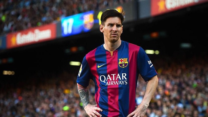 Pesepakbola Bertato   Lionel Messi of FC Barcelona looks on during the La Liga match between FC Barcelona and Real Sociedad de Futbol at Camp Nou on May 9, 2015 in Barcelona, Spain.  (Photo by David Ramos/Getty Images)