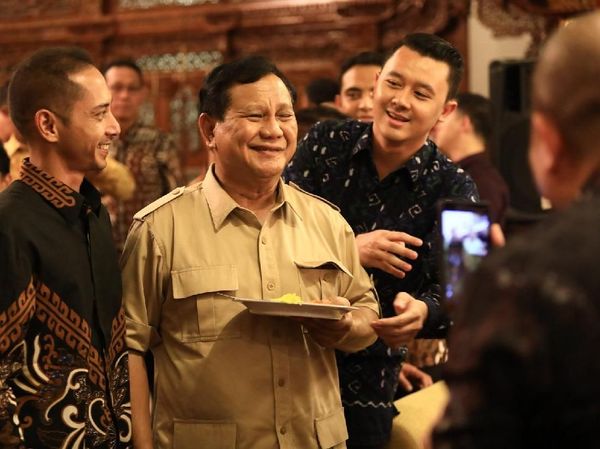 Foto: Senyum Prabowo Saat Syukuran Gerindra Dapat Kursi Pimpinan MPR