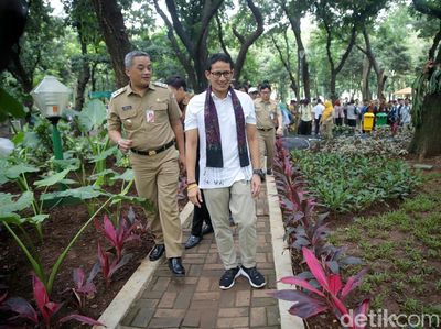 Sandiaga Resmikan Taman Monas