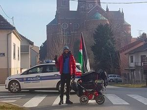 Aksi Jalan Kaki ke Palestina Bawa Kereta Bayi, Apa Isinya? Aksi Jalan Kaki ke Palestina Bawa Kereta Bayi, Apa Isinya?