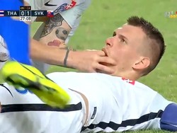 Sederet Pesepakbola yang Nyaris Tewas karena Menelan Lidah