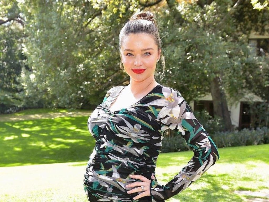 Penampilan Miranda Kerr yang Tampak Berbeda Saat Hamil, Makin Glowing Penampilan Miranda Kerr yang Tampak Berbeda Saat Hamil, Makin Glowing