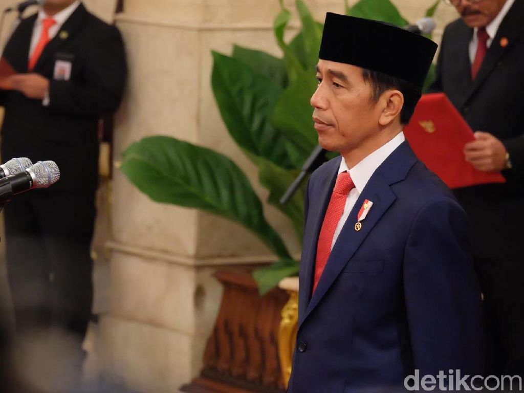 Jokowi Lantik Politikus Hanura Benny Rhamdani Jadi Kepala BP2MI