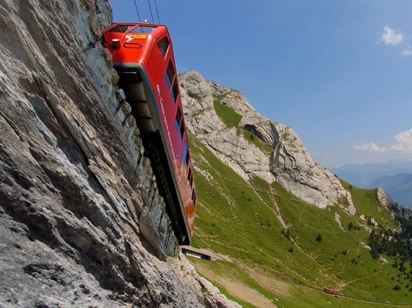 Foto: Kereta dengan Jalur Paling Miring Sedunia
