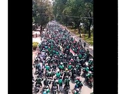 Video Driver Ojek Online Hijaukan Jalan Medan Merdeka