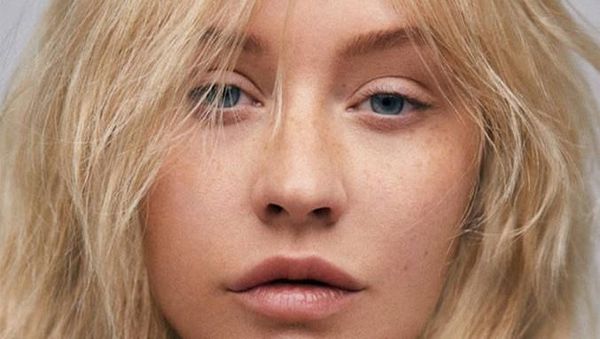 Cantik Natural! Christina Aguilera Muncul Tanpa Makeup di Cover Majalah