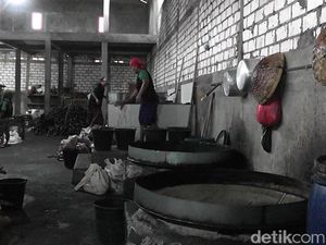 Proses Pembuatan Kecap Siwalan Khas Rembang yang Buka Sejak 1985 Proses Pembuatan Kecap Siwalan Khas Rembang yang Buka Sejak 1985