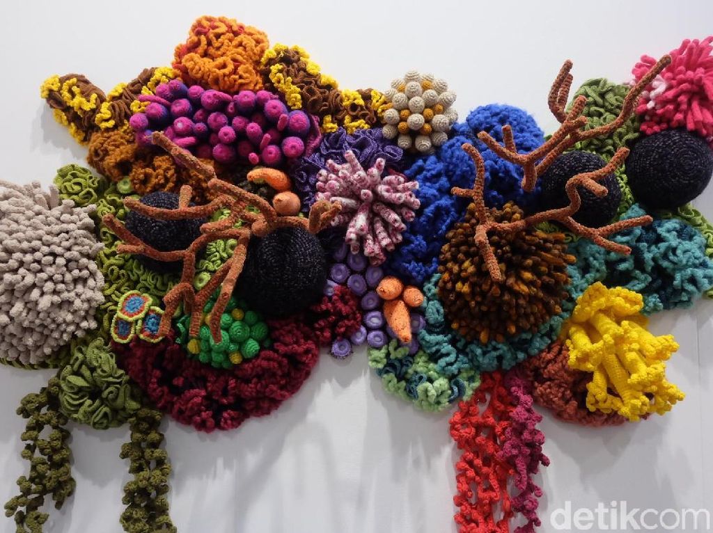Rajutan Mogus Ciptaan Mulyana Ada di Art Central Hong Kong Rajutan Mogus Ciptaan Mulyana Ada di Art Central Hong Kong