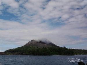 Krakatau yang Tak Pernah Habis Pesonanya
