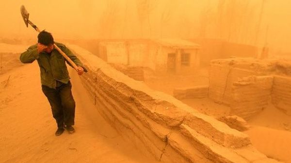 Foto: Kuasa Illahi, Badai Pasir Mengubur Kota