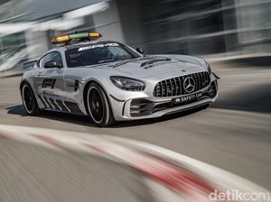 Cerita Sopir Safety Car yang Was-was Dibuntuti Hamilton