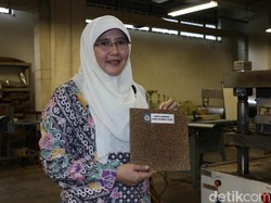 Di Tangan Peneliti UGM, Kotoran Gajah Disulap Jadi Papan Komposit