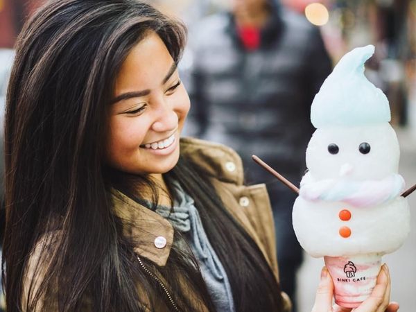 Bikin Gemas! Cotton Candy Bentuk Hello Kitty hingga Minion di Kafe Mungil Ini