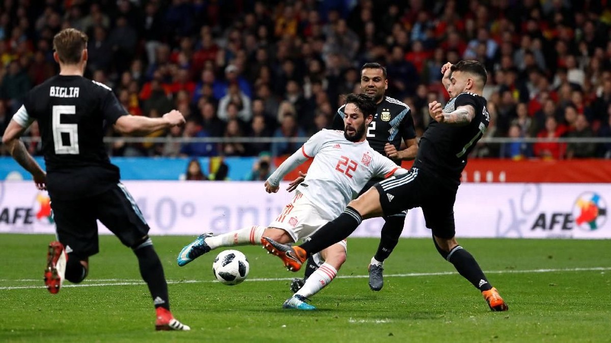 Isco mengukir hat-trick ke gawang Argentina dan memenangkan Spanyol 6-1 (Foto: Juan Medina/Reuters)