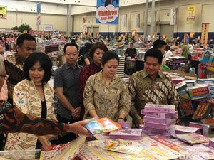 Resmi Dibuka! Big Bad Wolf 2018 Diserbu Banyak Pembeli Resmi Dibuka! Big Bad Wolf 2018 Diserbu Banyak Pembeli