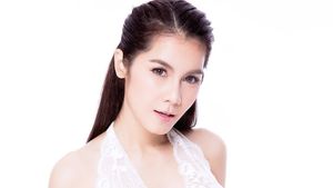 Ini Nong Nat, Bintang Porno Cantik yang Ceraikan Miliuner Tua