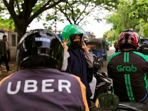Grab Caplok Uber, Menhub: Kita Upayakan Tak Ada Monopoli