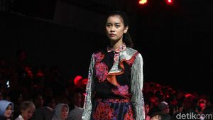 12 Koleksi Kolaborasi Alleira Batik dan Rama Dauhan yang Kekinian